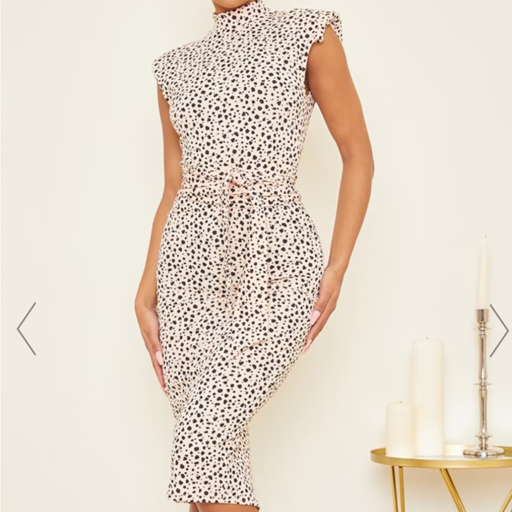- PRETTY LITTLE THING Dress - Picture 3 of 13